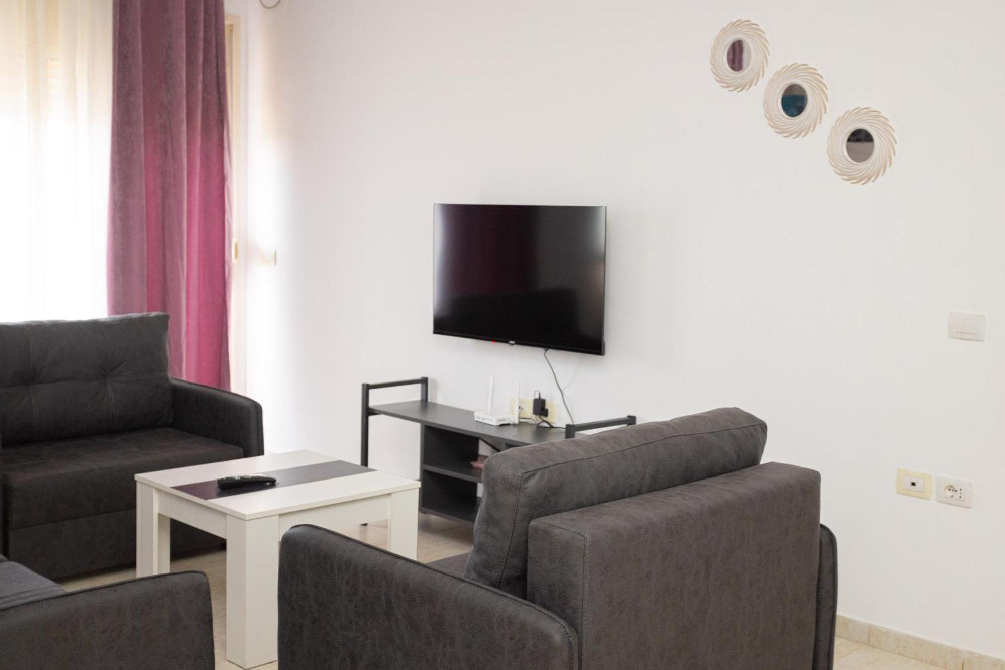 Emigres Apartments Vlorë Eksteriør bilde